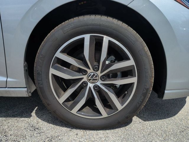 2025 Volkswagen Jetta SE - Photo 12
