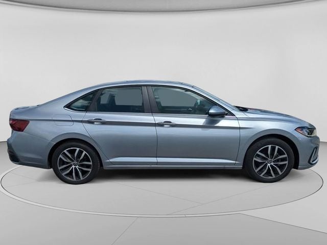 2025 Volkswagen Jetta SE - Photo 2
