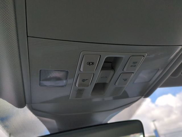 2025 Volkswagen Jetta SE - Photo 25