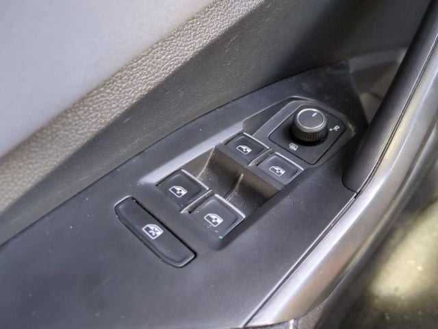 2025 Volkswagen Jetta SE - Photo 29