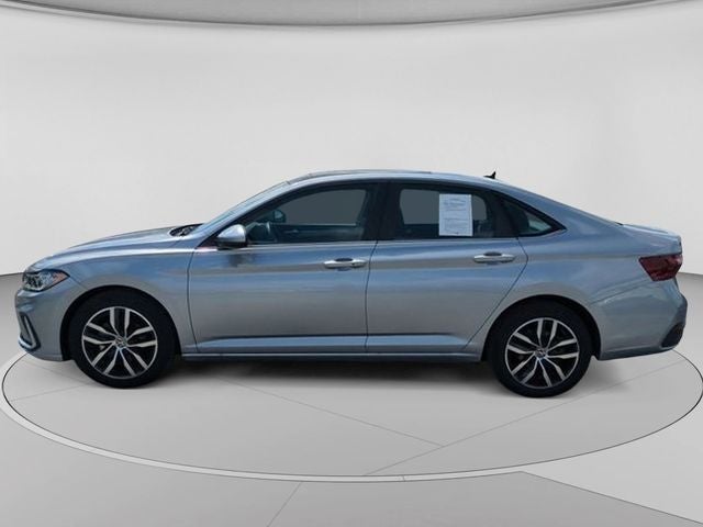 2025 Volkswagen Jetta SE - Photo 8