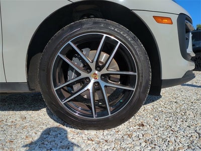 2025 Porsche Macan Base