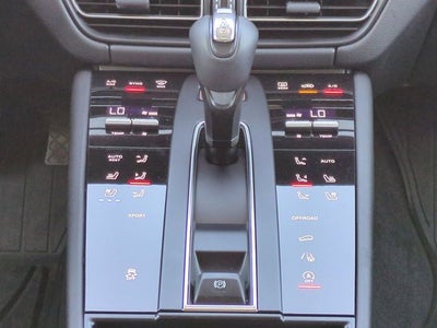 2025 Porsche Macan Base