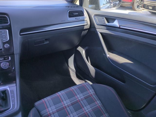 2017 Volkswagen Golf GTI Sport