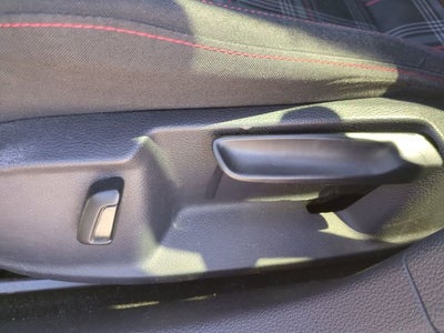 2017 Volkswagen Golf GTI Sport