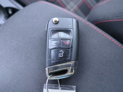 2017 Volkswagen Golf GTI Sport