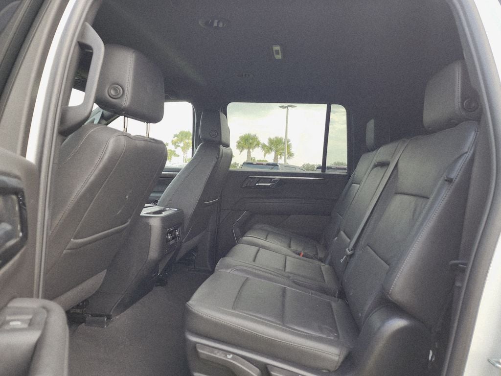 2025 Chevrolet Suburban LT