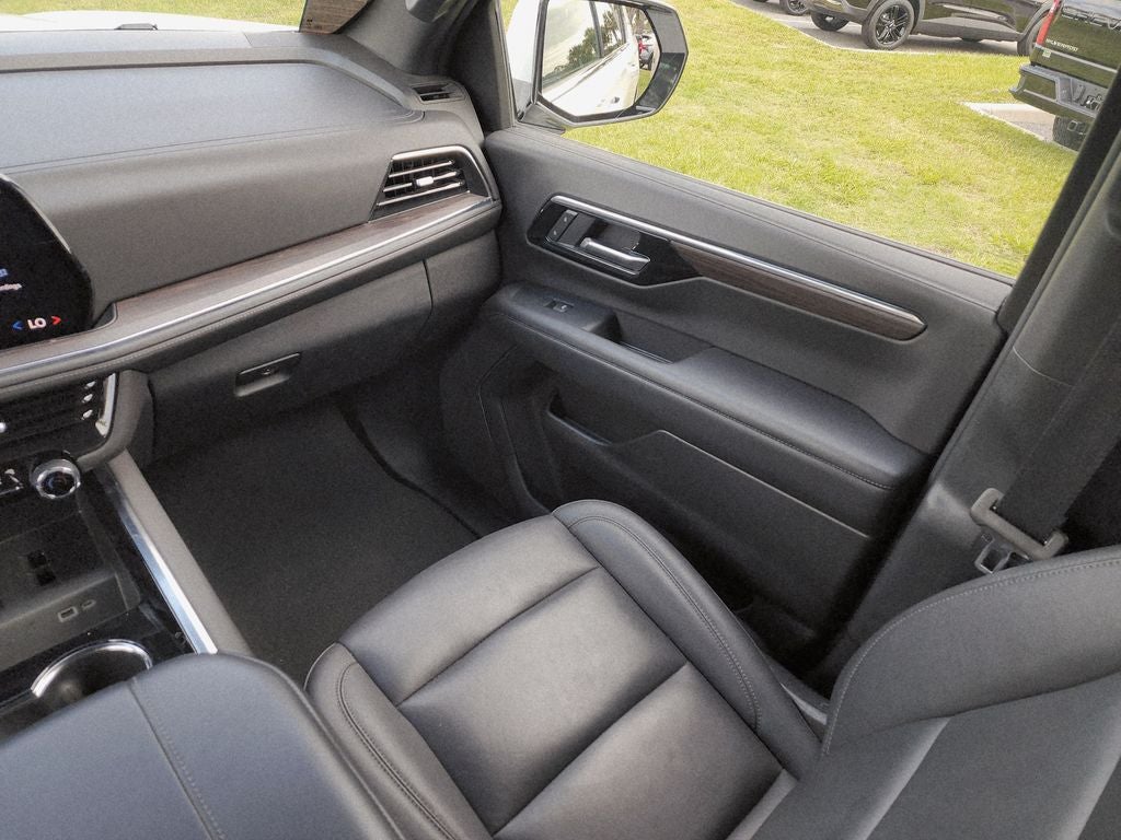 2025 Chevrolet Suburban LT